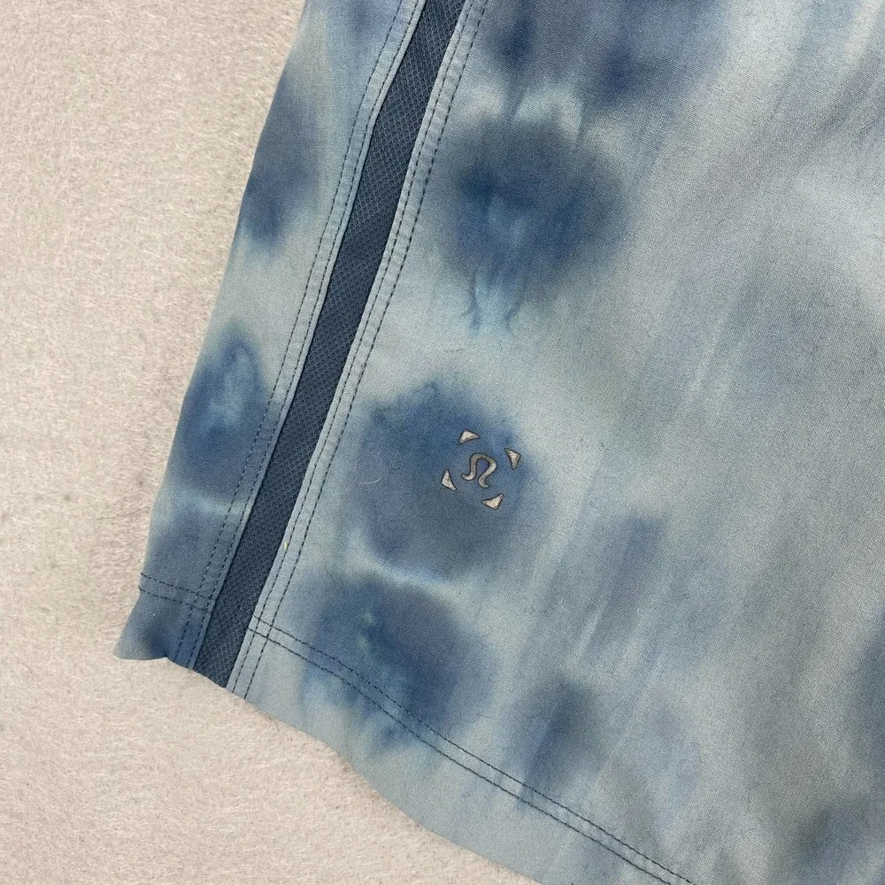 Lululemon mens Pace Breaker Shorts M WBCA Blue Dye Print 9